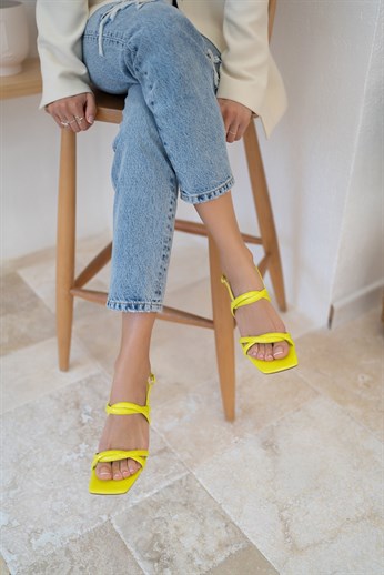Yumi Sarı Rugan   Topuklu Ayakkabı